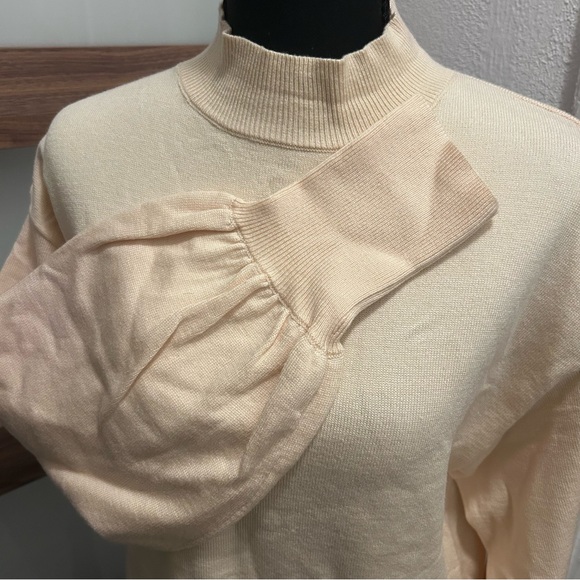 NWT Weaczzy Cream Mock Neck Turtleneck Sweater Size M - Picture 4 of 6
